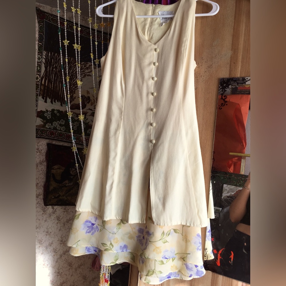 Vintage Dress. Very pretty and flattering.